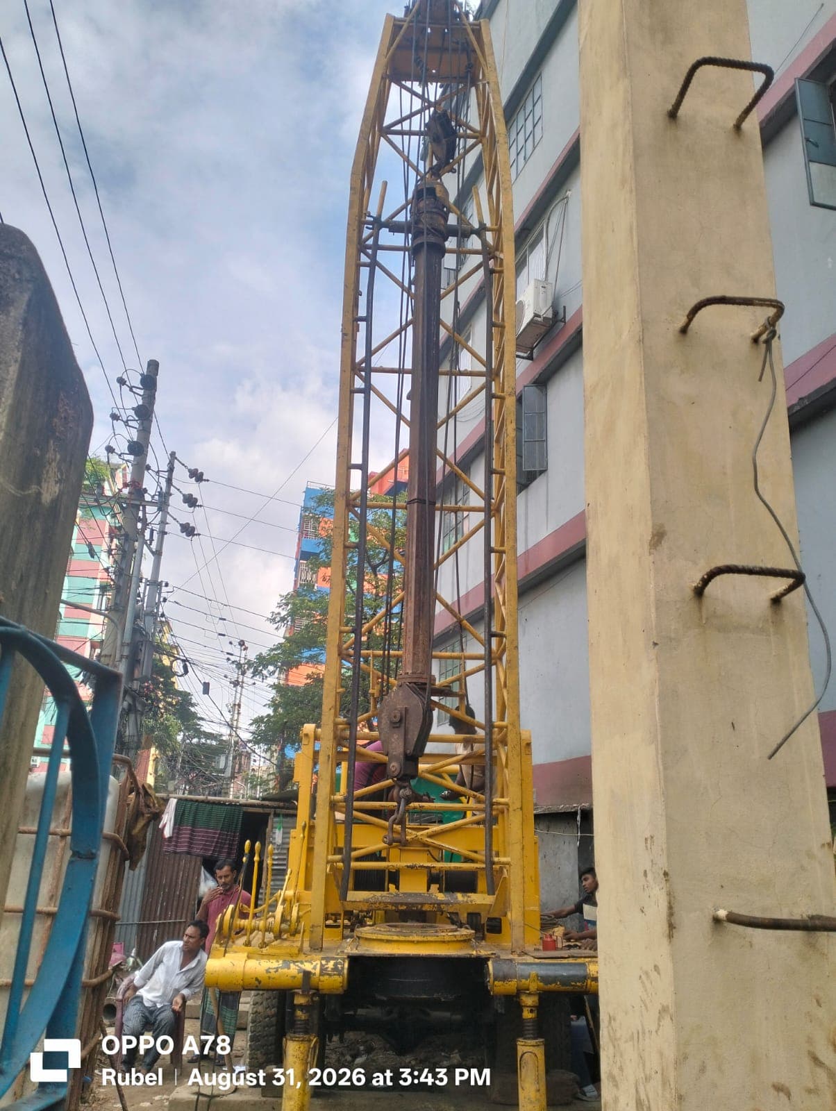 Site team operating the drilling rig