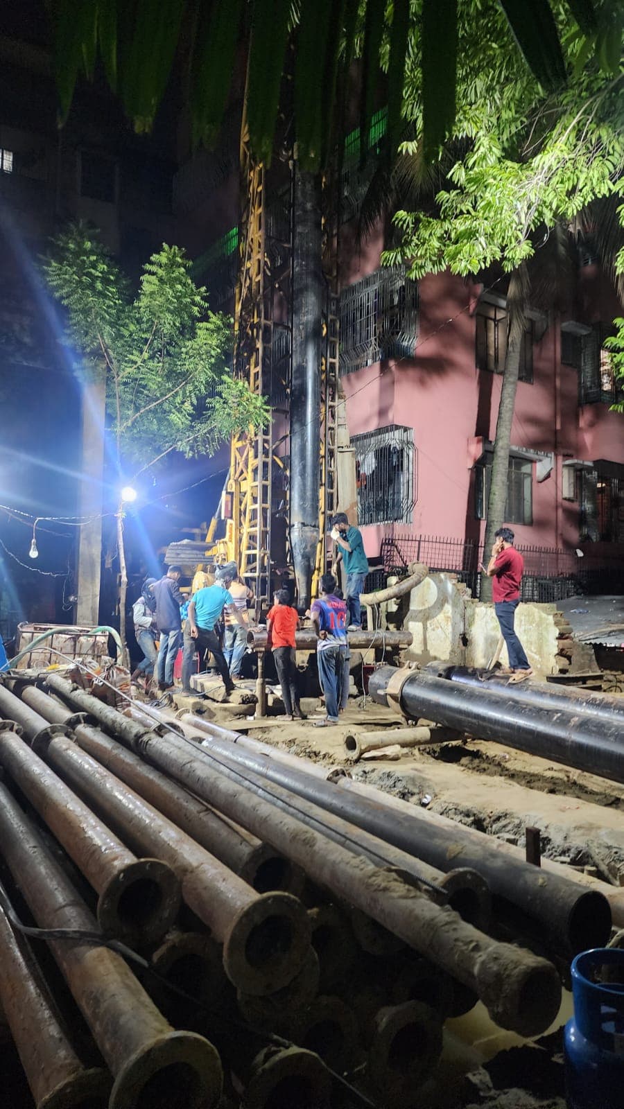 Site team operating the drilling rig